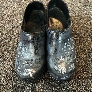 Sanita Black and Gray Artistic Clogs